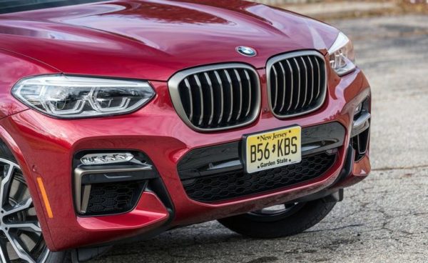 2020 BMW X4 front grille close view