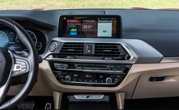 2020 BMW X4 infotainment screen close view