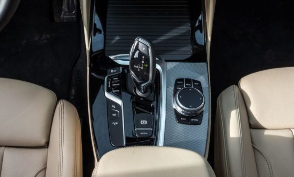 2020 BMW X4 transmission view