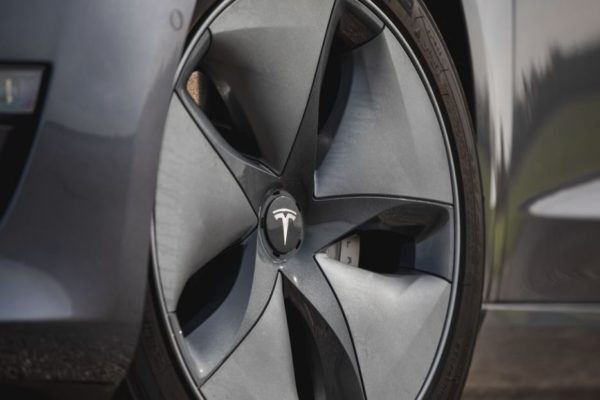 2020 Tesla Model 3 wheels