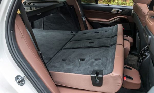 BMW 5 Series xDrive40i folding rear seats