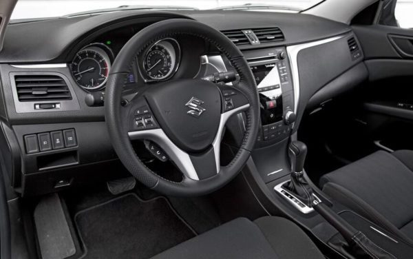 Suzuki Kizashi front interior cabin view.-2JPG