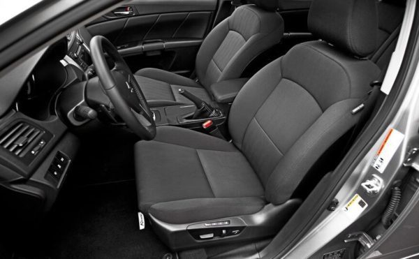 Suzuki Kizashi front seats view