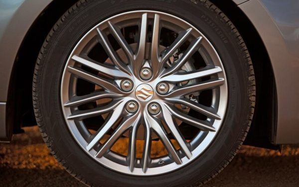 Suzuki Kizashi wheel view