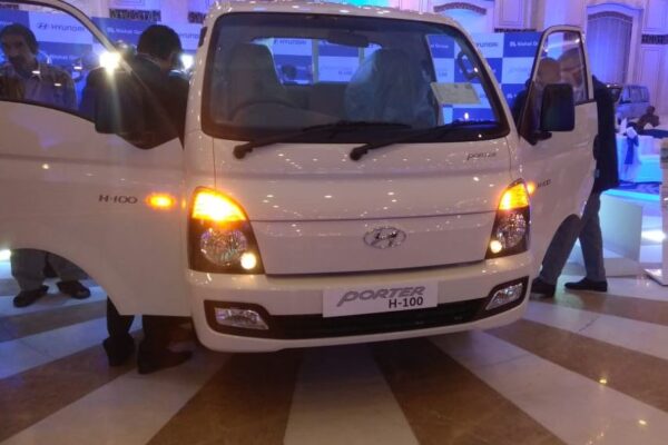 2020 Hyundai Porter H 100 front view