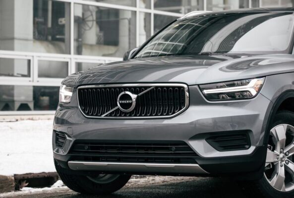 2020 Volvo XC40 front Close View