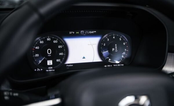 2020 Volvo XC40 information cluster