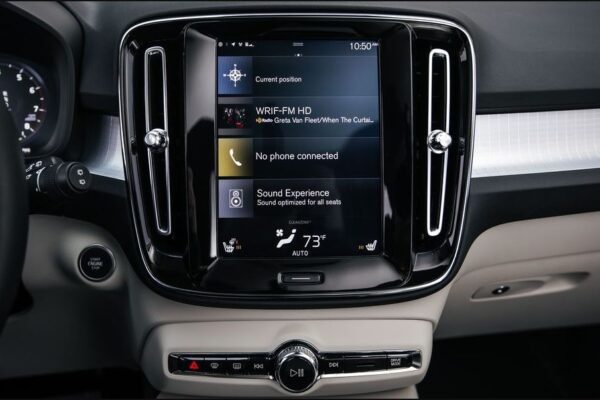 2020 Volvo XC40 infotainment screen view