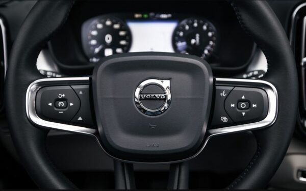 2020 Volvo XC40 steering wheel close view