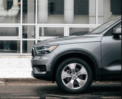 2020 Volvo XC40 wheels view