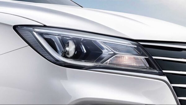 2021 SAIC Roewe EI5 EV headlamps close view