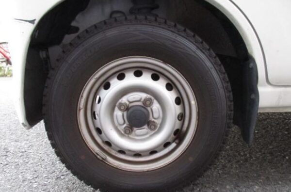 Daihatsu Hijet steel wheel view