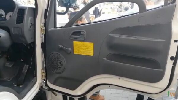 Foton M 280 Aumark doors inside view