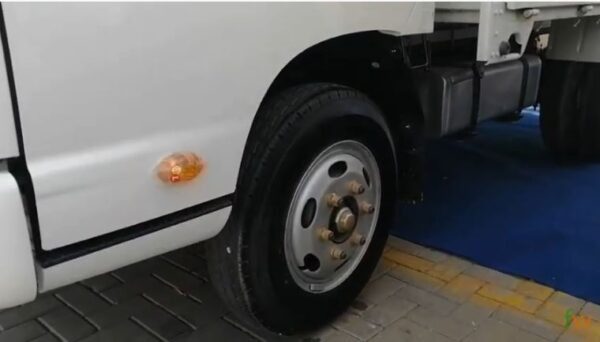 Foton M 280 Aumark wheels view