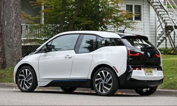 BMW i3 REX Rear Side view