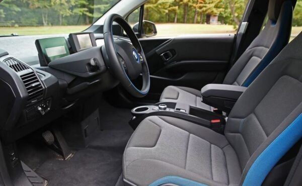 BMW i3 REX front seats view