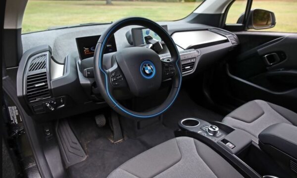 BMW i3 REX steering wheel and dashboard view