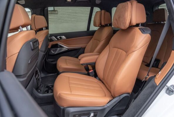 1st Generation BMW X7 SUV 2nd row optional captain seats view