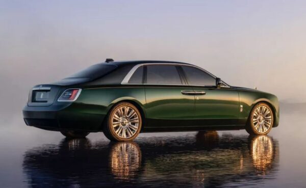 2021 Rolls Royce Ghost Extended green black color side view