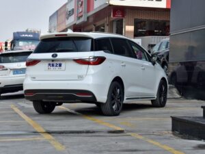 1st Generation BYD Song Max PHEV side and rear view