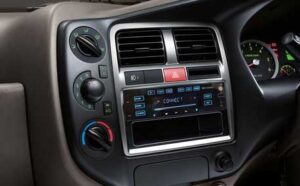 4th Generation Hyundai Porter H 100 Pickup Truck radio and ac controls