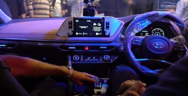 8th Generation Hyundai Sonata Luxury Sedan Steering wheel view
