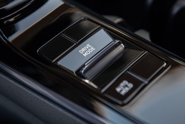8th Generation Hyundai Sonata Luxury Sedan driving mode control