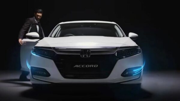 10th generation Honda Accord sedan title image