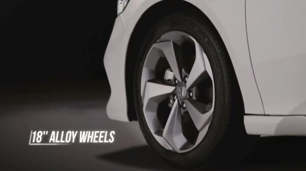 10th generation Honda Accord sedan wheels view