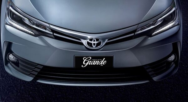 11th generation Toyota corolla Altis Grande front close view