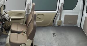 1st Generation Nissan Clipper minivan interior space
