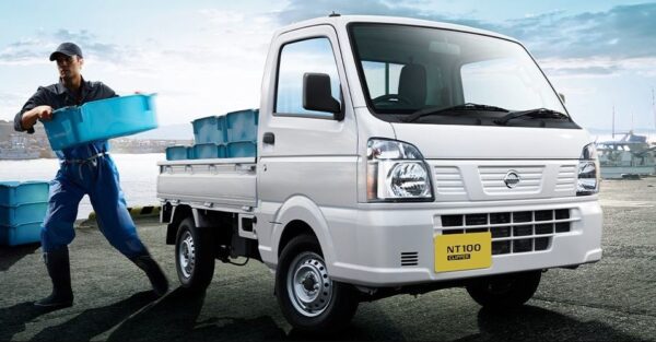 1st Generation Nissan Clipper nt100 title image