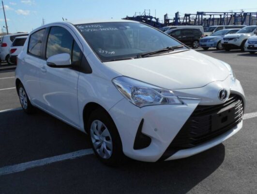 3rd Generation facelifted toyota vitz hatchback front close view view