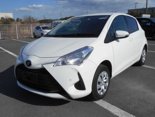 3rd Generation facelifted toyota vitz hatchback front view