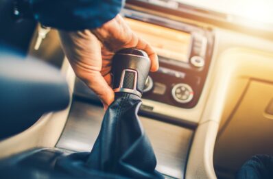Things that should be avoided while Driving a Manual Transmission vehicle
