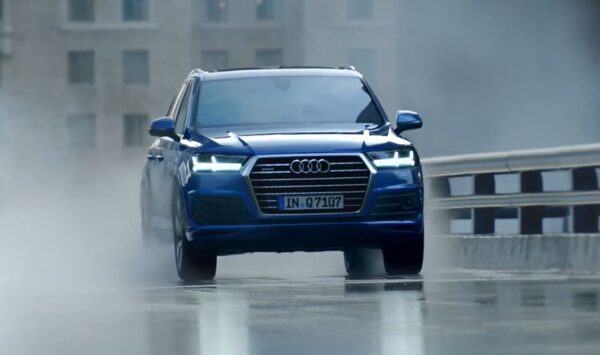 2nd Generation audi Q7 SUV front view blue