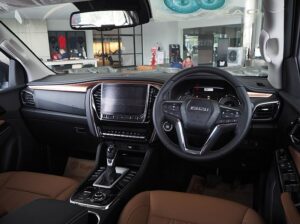 2nd generation Isuzu Mux suv high quality interior