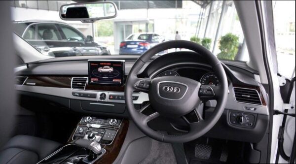 3rd generation facelift audi A8 L steering wheel and controls