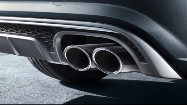 4th generation Audi A6 sedan exhaust pipes