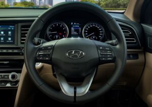6th generation hyundai elantra sedan pakistan steering wheel view