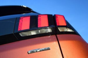 2nd generation peugeot 3008 suv tail lamp view