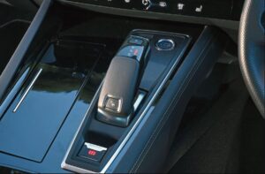 2nd generation peugeot 508 sedan transmission view