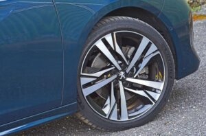 2nd generation peugeot 508 sedan wheel view