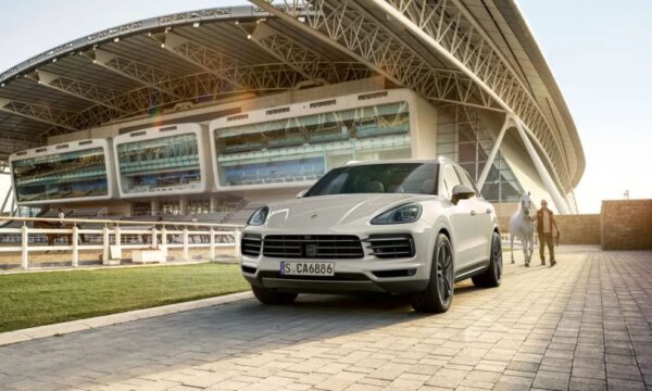 3rd generation porsche cayenne suv front view