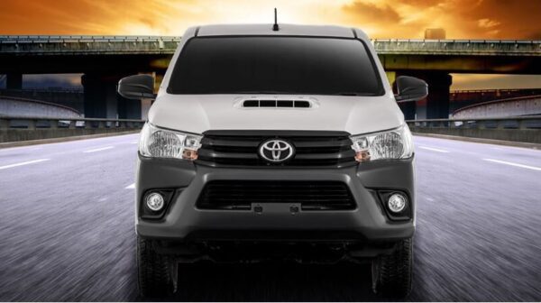 8th generation Toyota hilux single cabin full Front view