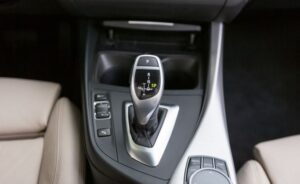 BMW 2 Series Coupe First Generation transmission view