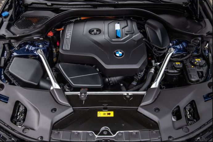 BMW 5 series sedan 7th Generation engine view