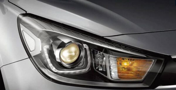 Kia Rio Hatchbck 4th generation facelifted front headlamp view