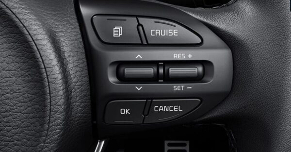Kia Rio Hatchbck 4th generation facelifted steering controls