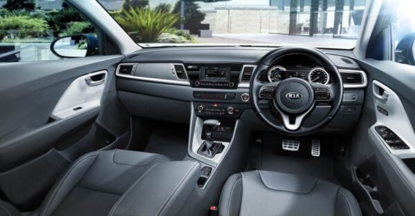 Kia niro hybrid SUV 1st generation front cabin interior view